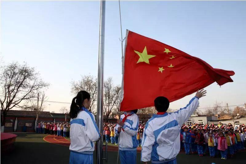 解答疑惑,女生谈恋爱后还会在动态艾特其他男生吗?问答网站